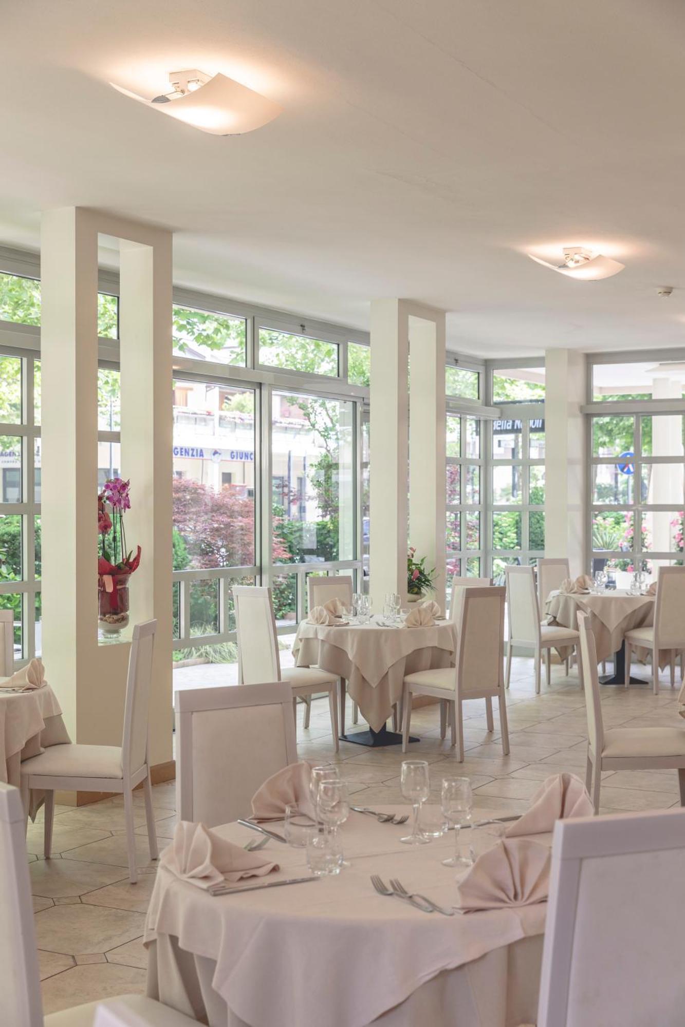 Hotel Athena Cervia Exterior foto
